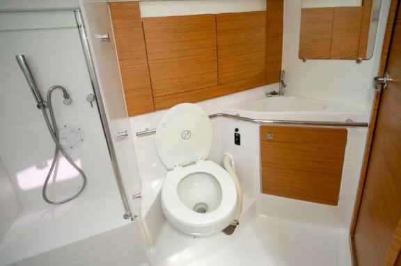 Image of No Limits yacht #34