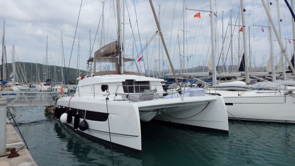 Image of Blue Navy yacht #4