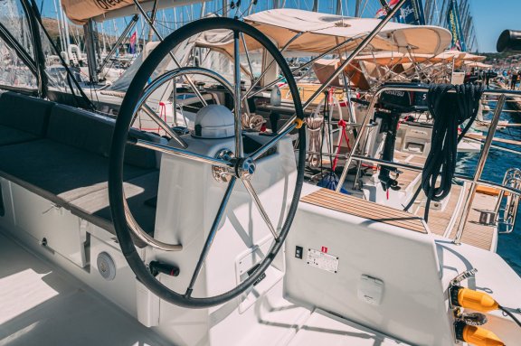 Image of El Yelmo yacht #9