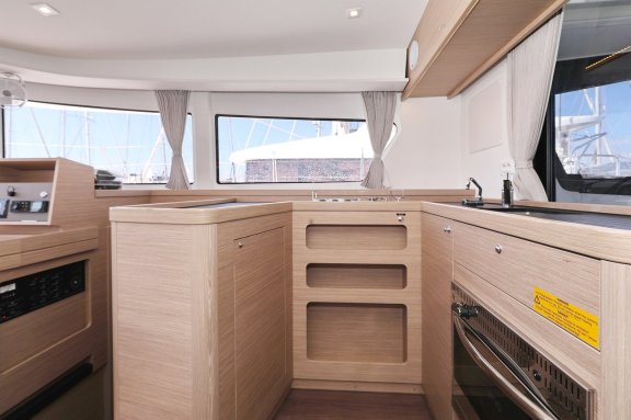 Image of Luna yacht #35