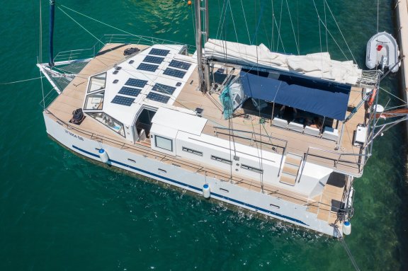 Image of Upwind yacht #3