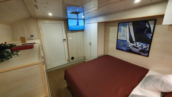 Image of Upwind yacht #11