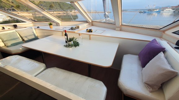 Image of Upwind yacht #17