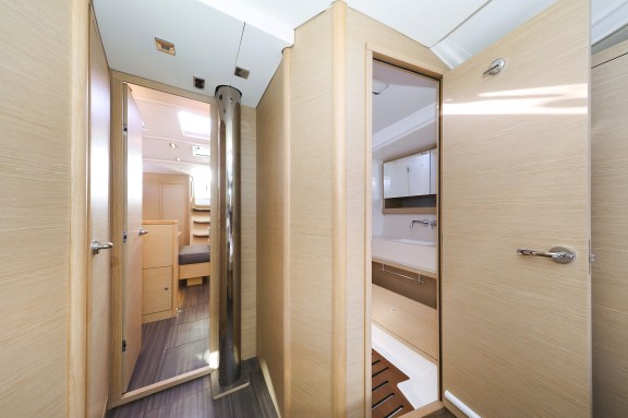 Image of Amber yacht #33