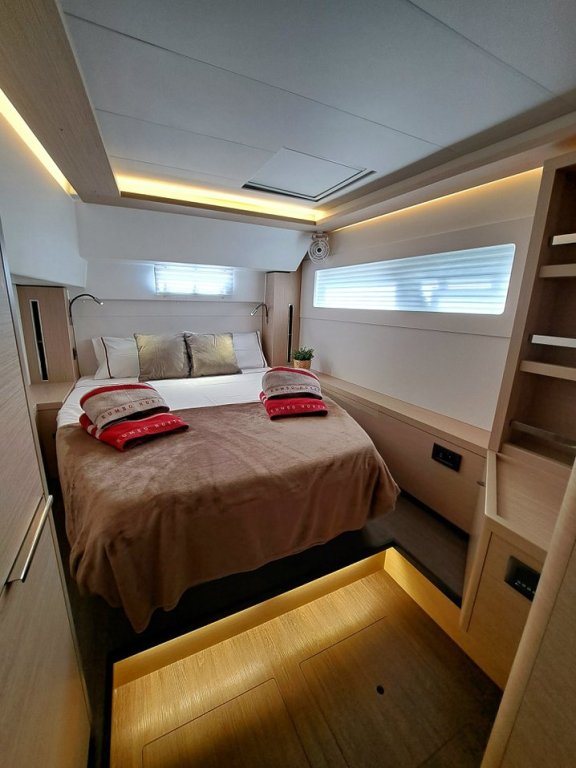 Image of Blue Regeneration yacht #17