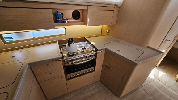 Image of Dream Weaver yacht #18