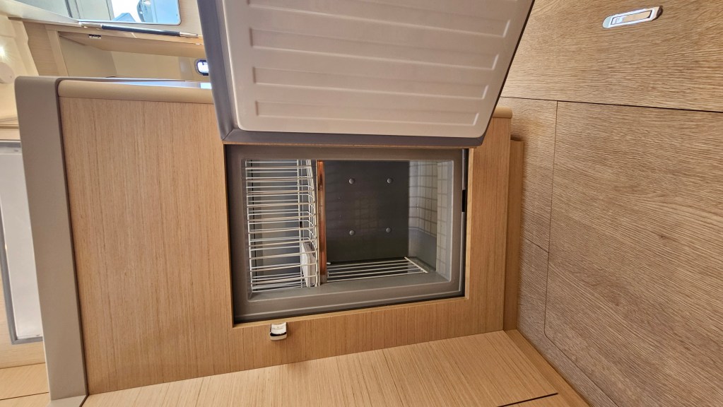 Image of Dream Weaver yacht #20