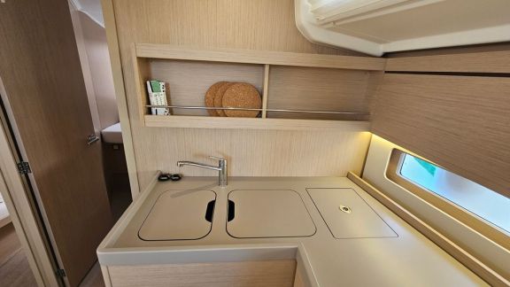 Image of Dream Weaver yacht #21