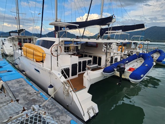 Image of Island Breeze yacht #5