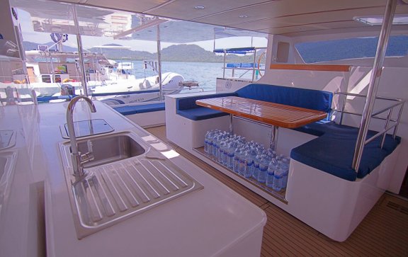 Image of Island Breeze yacht #7