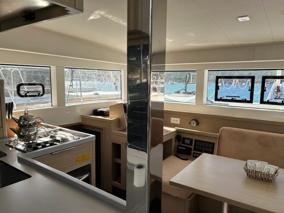 Image of Mizu yacht #7