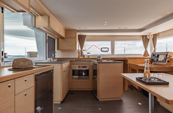 Image of Tortuga yacht #10