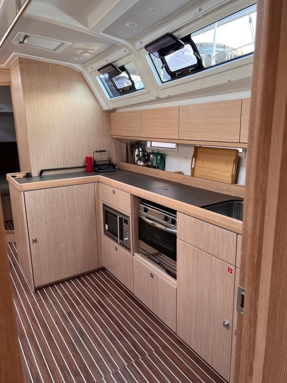 Image of Life Is Beautiful yacht #6