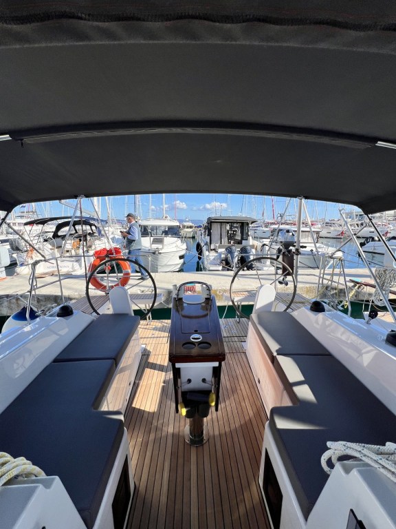 Image of Wind Dancer yacht #6