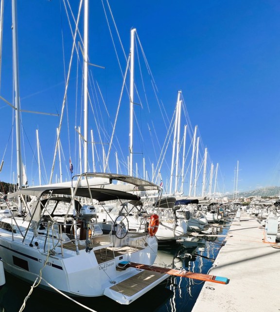 Image of Wind Dancer yacht #3