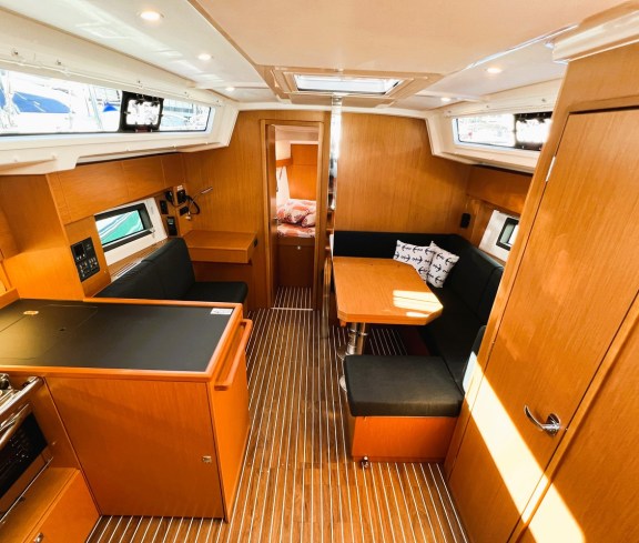 Image of Wind Dancer yacht #10