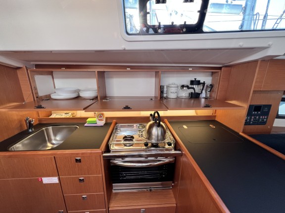 Image of Wind Dancer yacht #15