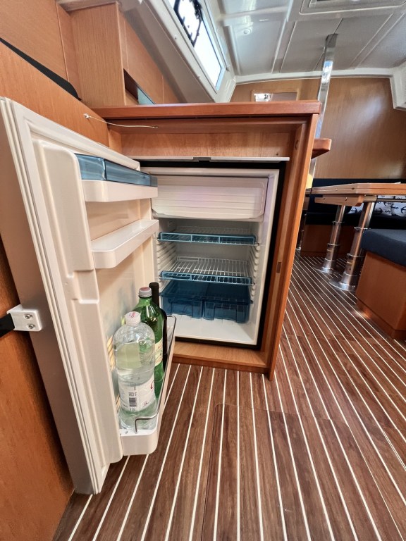 Image of Wind Dancer yacht #17