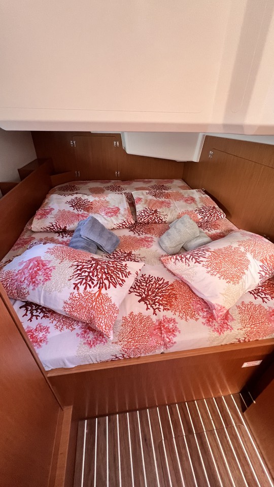 Image of Wind Dancer yacht #19