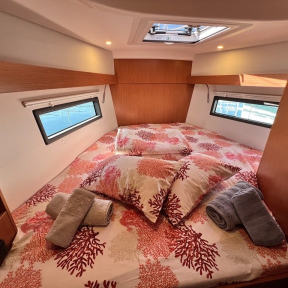 Image of Wind Dancer yacht #22