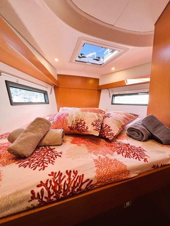 Image of Wind Dancer yacht #23