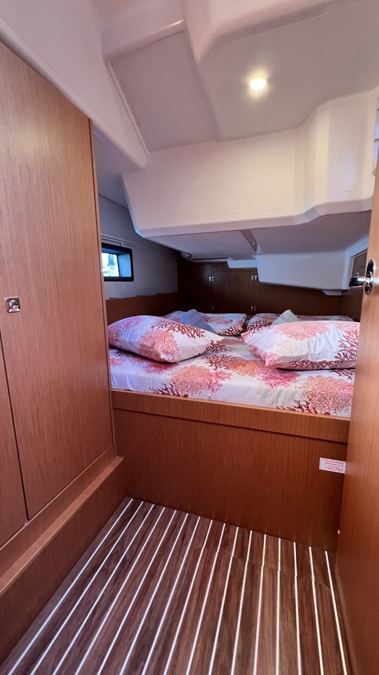 Image of Wind Dancer yacht #18