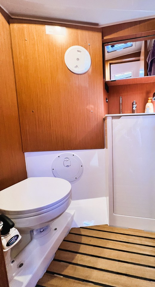 Image of Wind Dancer yacht #24