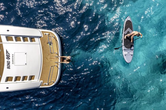 Image of Bond 007 yacht #11