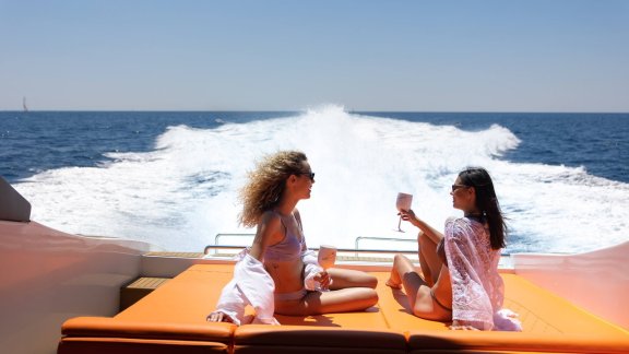 Image of Bond 007 yacht #15