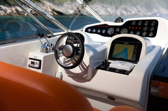 Image of Bond 007 yacht #20