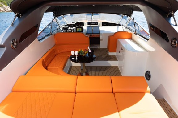 Image of Bond 007 yacht #21