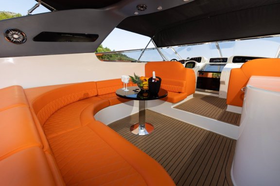 Image of Bond 007 yacht #23