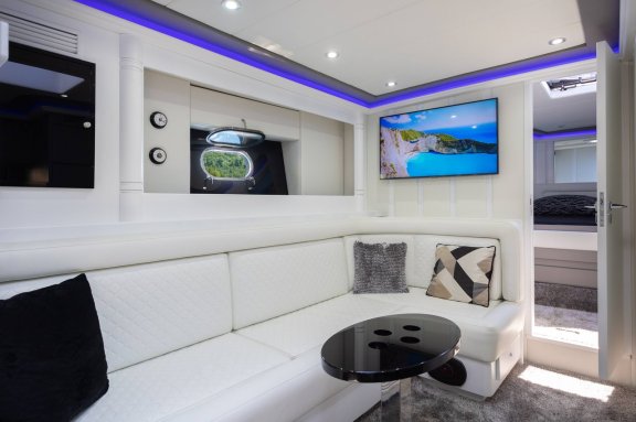 Image of Bond 007 yacht #25