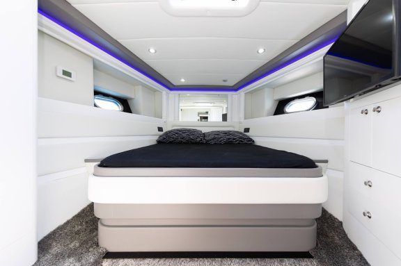 Image of Bond 007 yacht #26