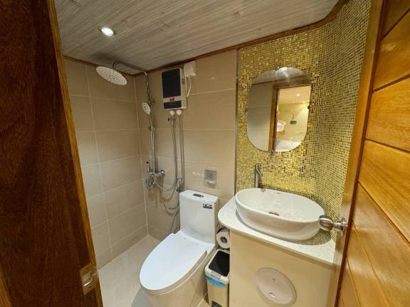 Image of North Seven Liveaboard yacht #32