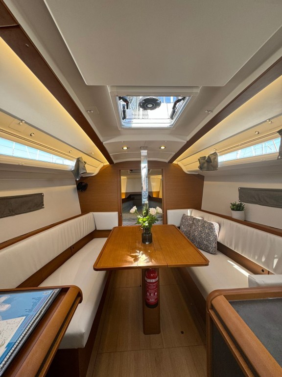 Image of White Feather yacht #5