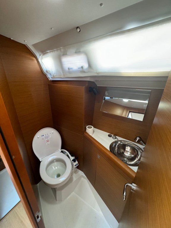 Image of White Feather yacht #12