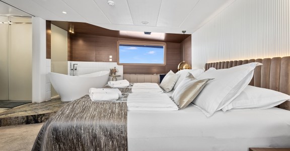 Image of Bella yacht #19