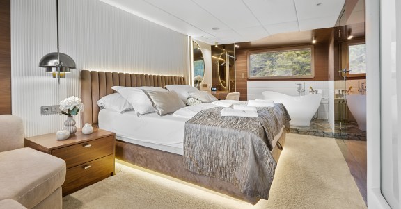 Image of Bella yacht #22