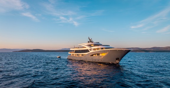 Image of Bella yacht #37