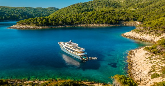 Image of Bella yacht #40