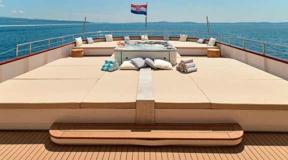 Image of Ohana yacht #9