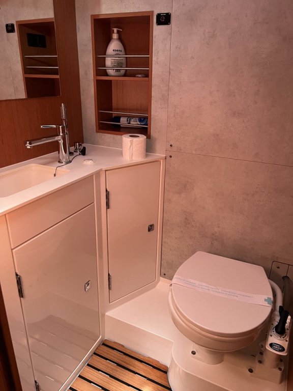 Image of Auka yacht #18