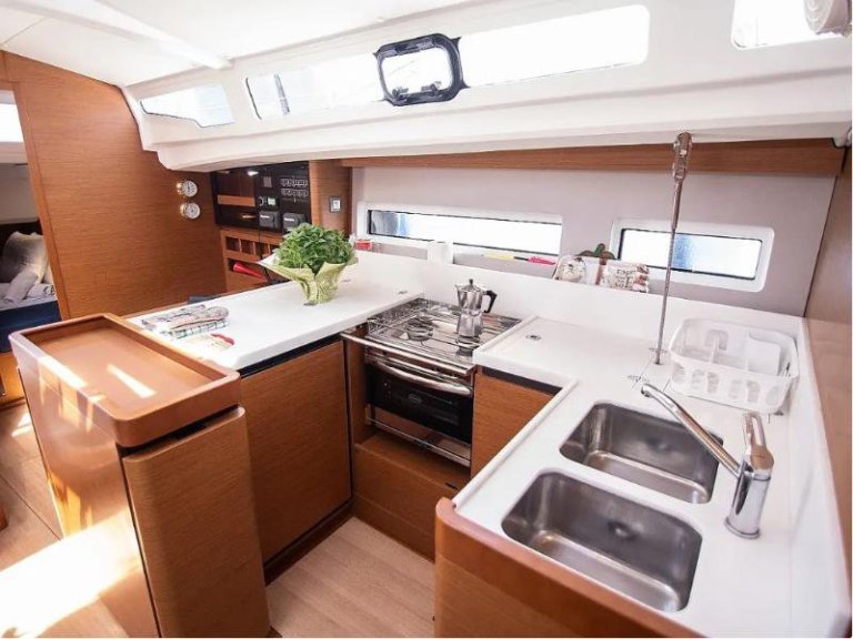 Image of Georgia yacht #9
