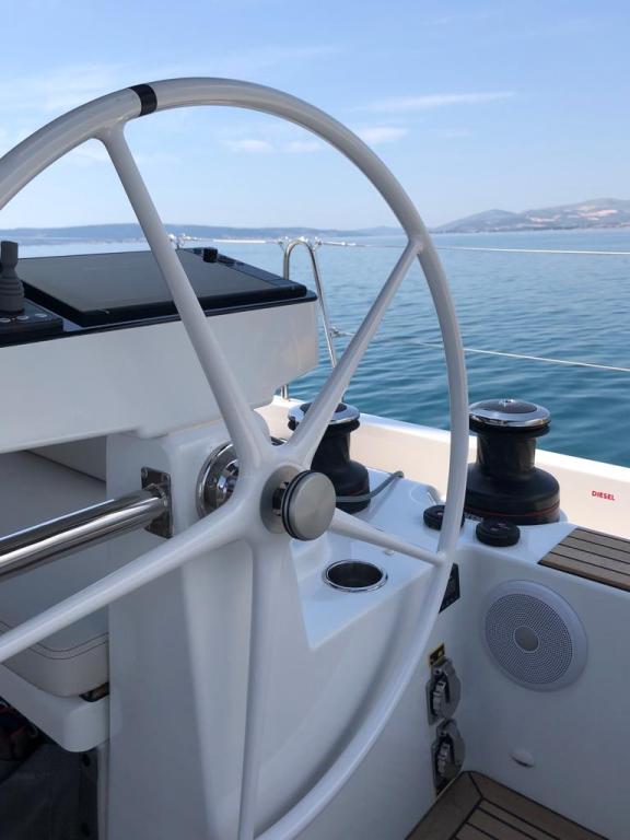 Image of White Bird yacht #26