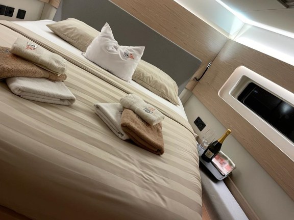 Image of White Bird yacht #31