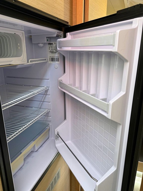 Image of Thunderball yacht #4