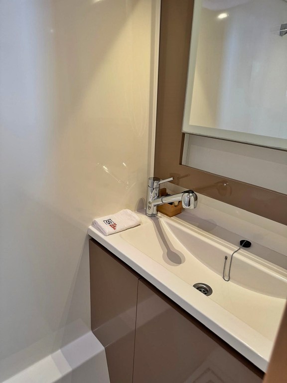 Image of Thunderball yacht #5