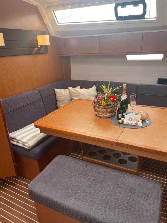 Image of Athene yacht #21