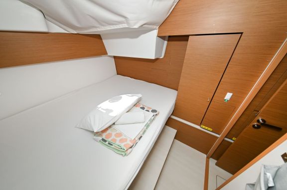 Image of Island Blue V yacht #28